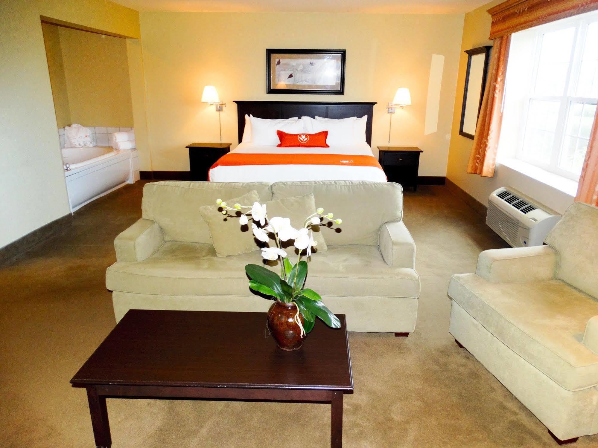 Amsterdam Inn & Suites Sussex Εξωτερικό φωτογραφία